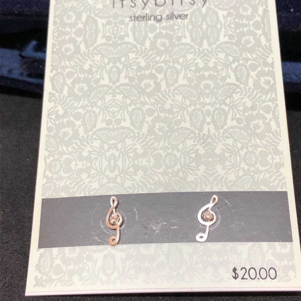 Itsy bitsy Sterling silver treble clef earrings new with tags J053